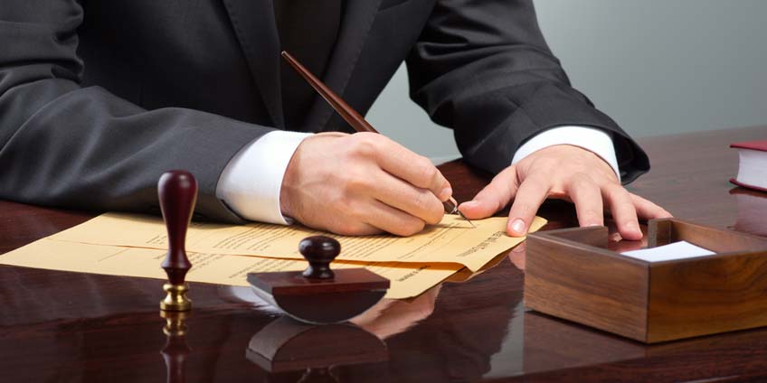 Your Notary is Not an Immigration Attorney